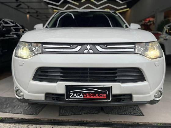 MITSUBISHI OUTLANDER 3.0 GT 4X4 V6 24V GASOLINA 4P AUTOMÁTICO MITSUBISHI OUTLANDER 3.0 GT 4X4 V6 24V GASOLINA 4P AUTOMÁTICO